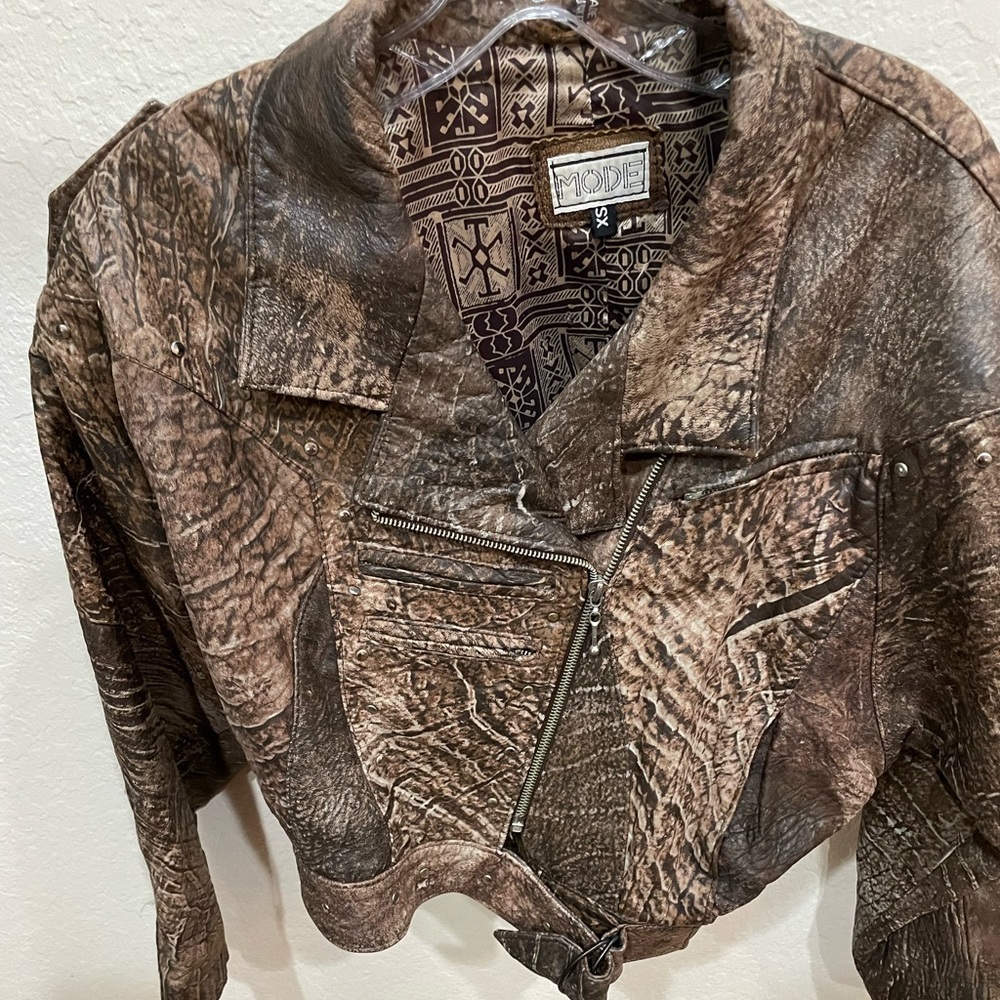 Short XS brown leather jacket by Mode.